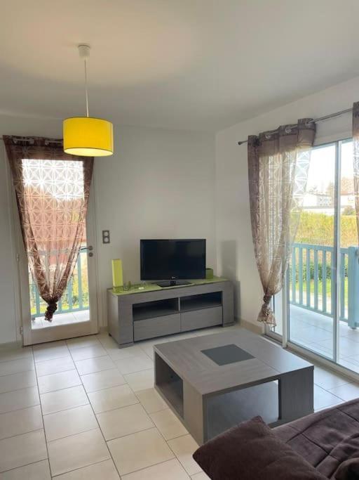 Appartement T3 Lumineux Tres Bien Equipe Avec Balcon Salies-de-Béarn Dış mekan fotoğraf