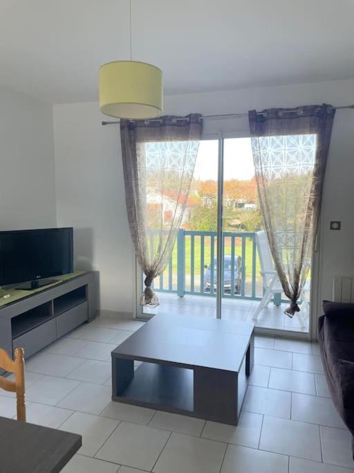 Appartement T3 Lumineux Tres Bien Equipe Avec Balcon Salies-de-Béarn Dış mekan fotoğraf